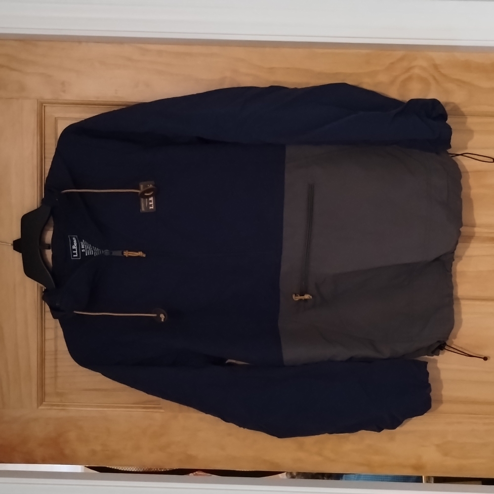 LL Bean Water Resistant nylon pullover hooded jacket